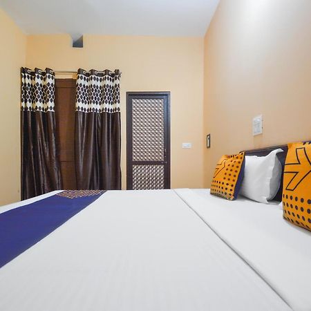 Spot On Hotel Diamond Sohana Bagian luar foto