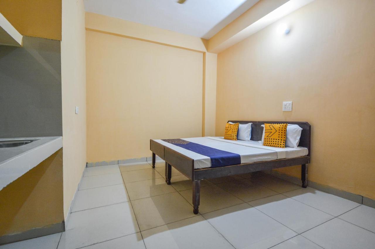 Spot On Hotel Diamond Sohana Bagian luar foto