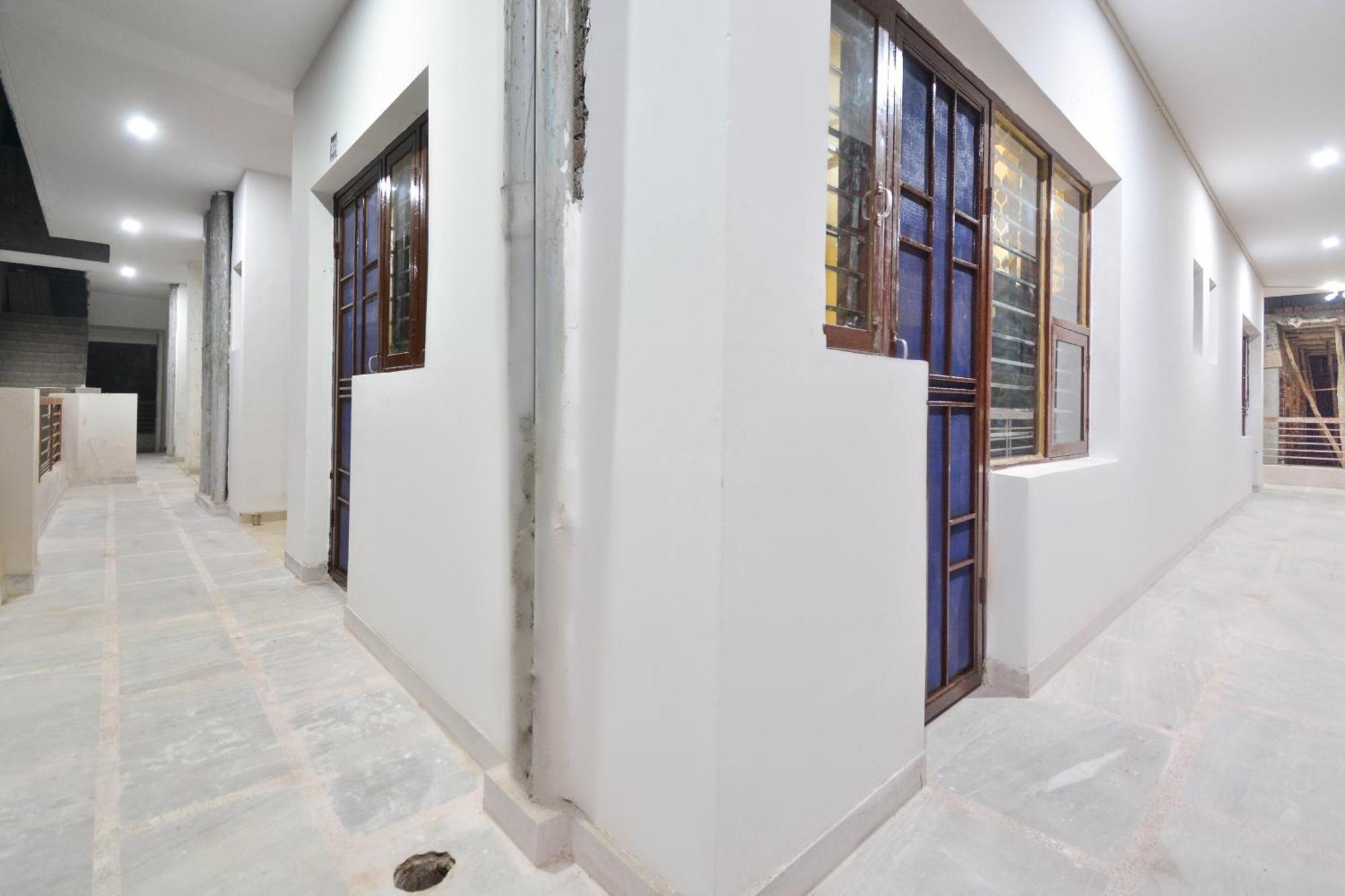 Spot On Hotel Diamond Sohana Bagian luar foto
