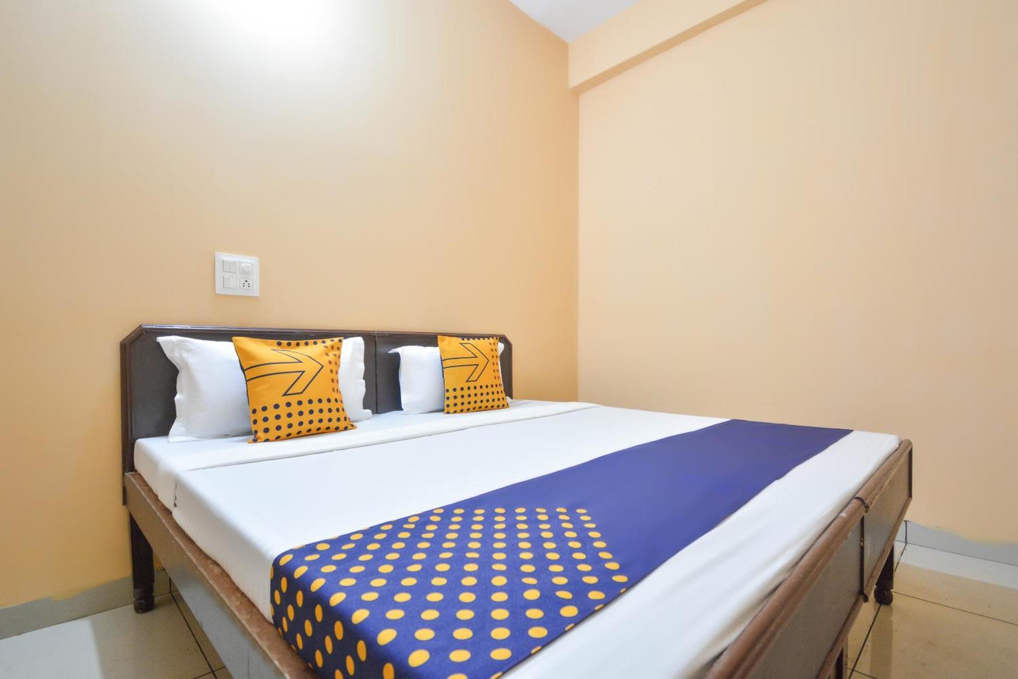 Spot On Hotel Diamond Sohana Bagian luar foto