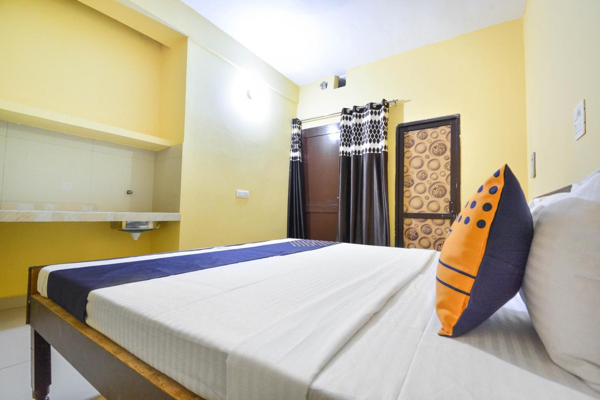 Spot On Hotel Diamond Sohana Bagian luar foto