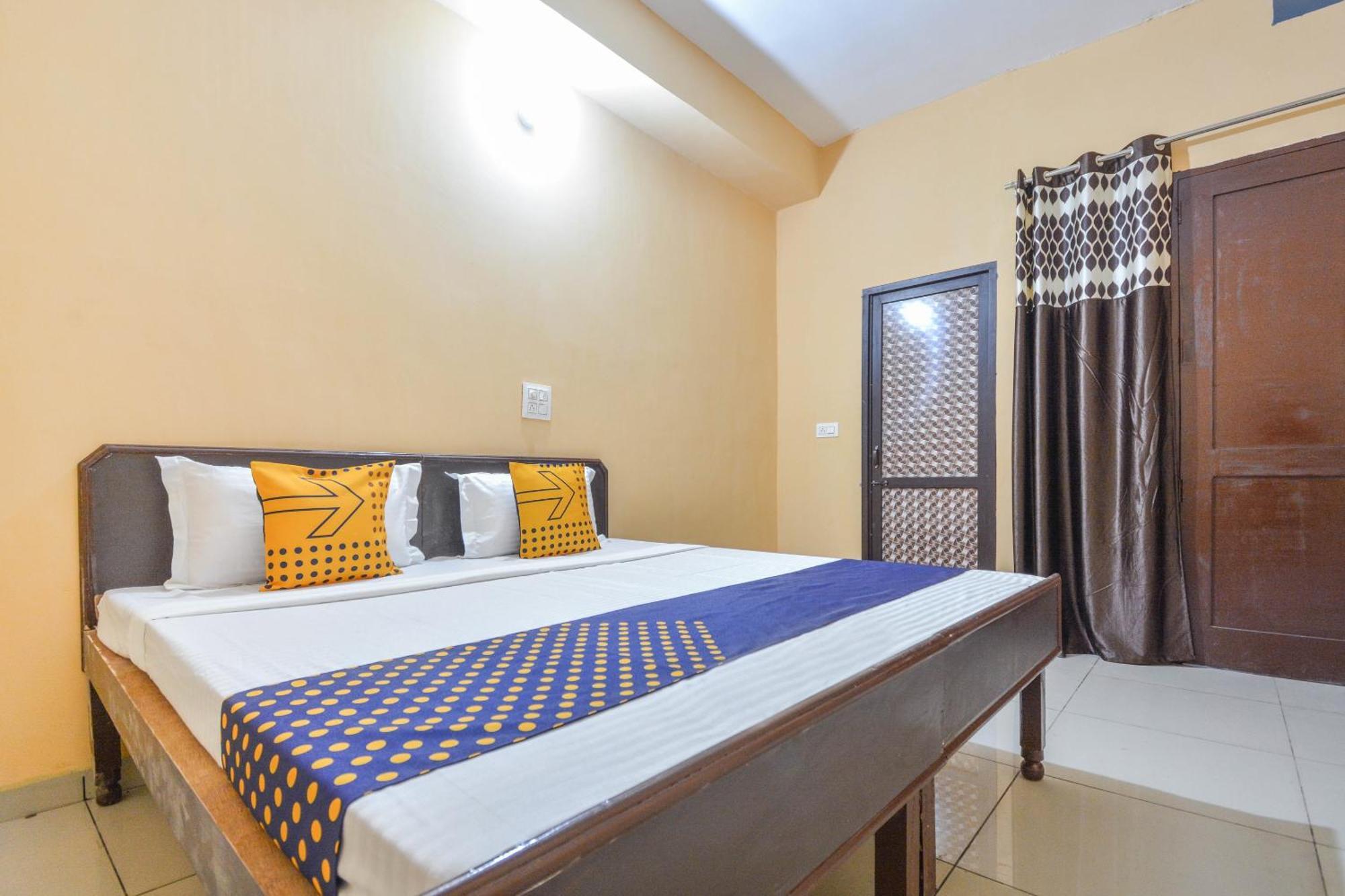 Spot On Hotel Diamond Sohana Bagian luar foto
