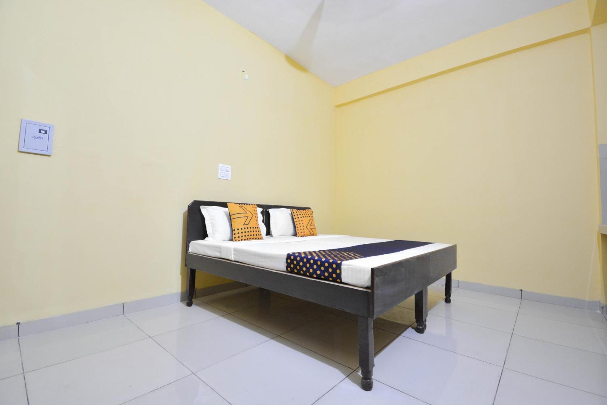 Spot On Hotel Diamond Sohana Bagian luar foto