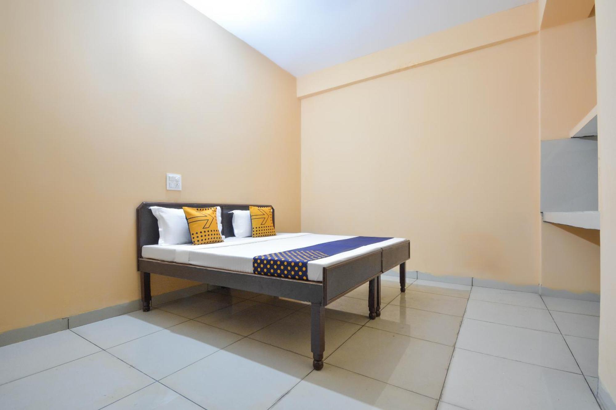 Spot On Hotel Diamond Sohana Bagian luar foto