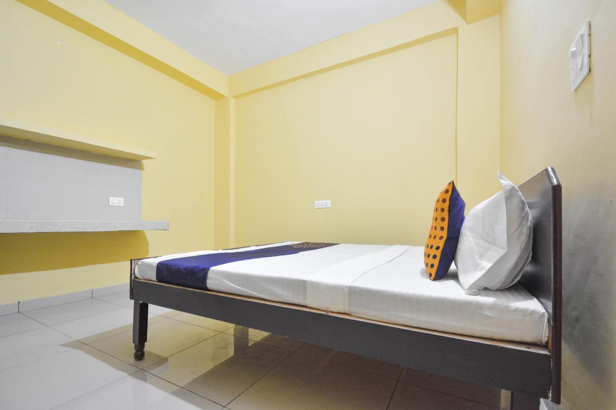 Spot On Hotel Diamond Sohana Bagian luar foto