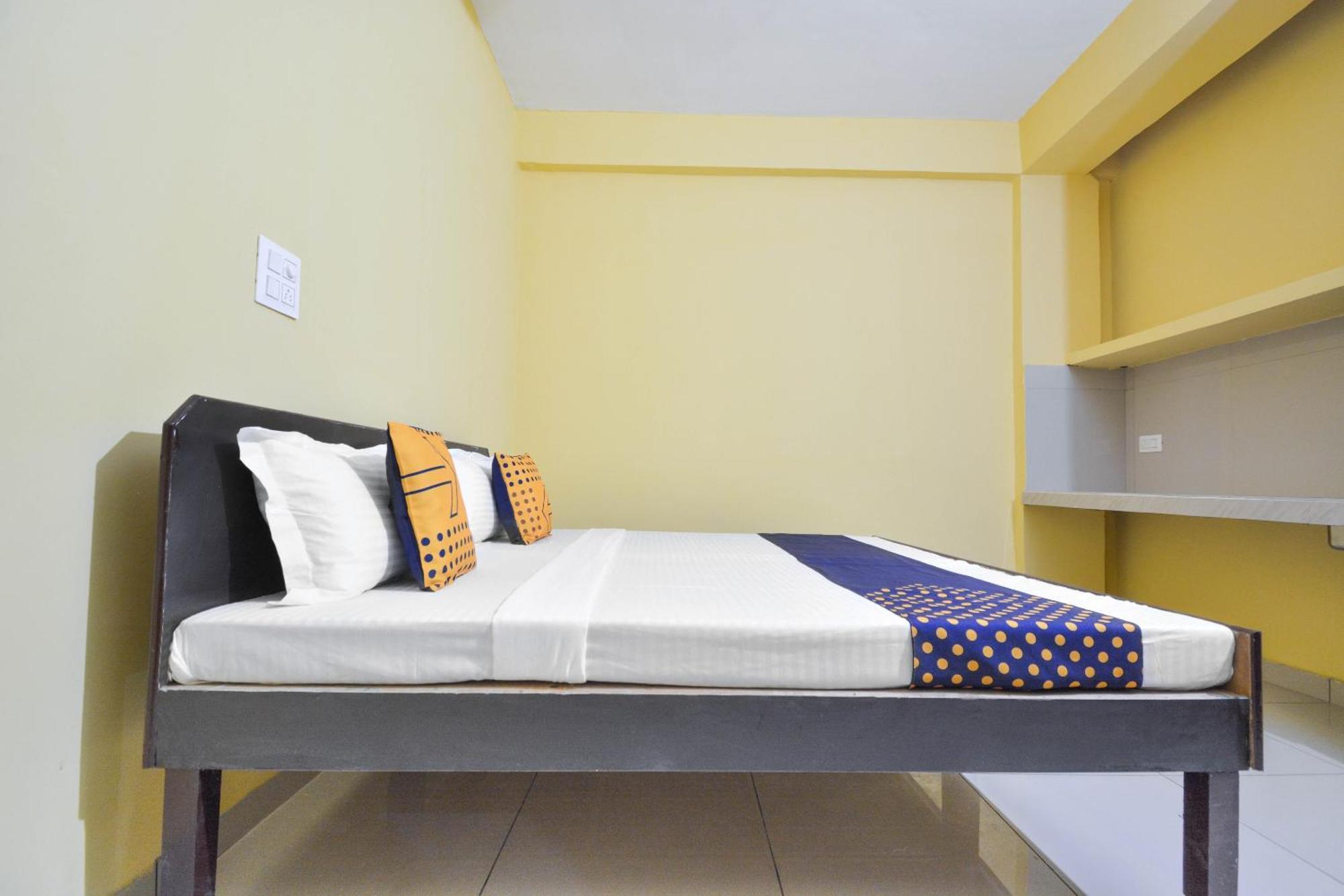 Spot On Hotel Diamond Sohana Bagian luar foto
