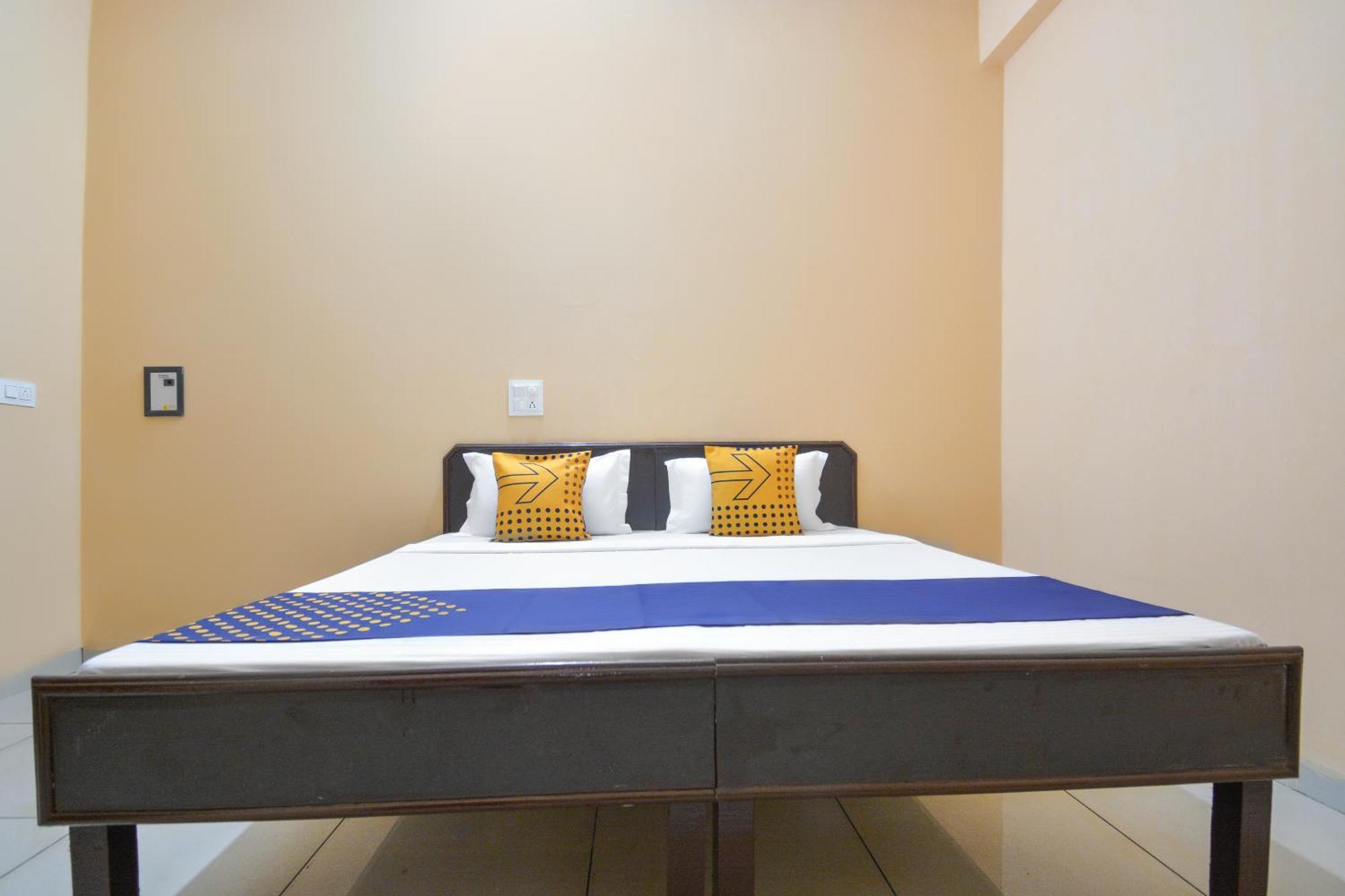 Spot On Hotel Diamond Sohana Bagian luar foto