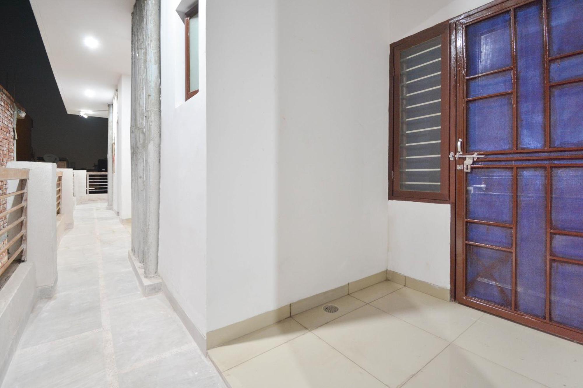 Spot On Hotel Diamond Sohana Bagian luar foto