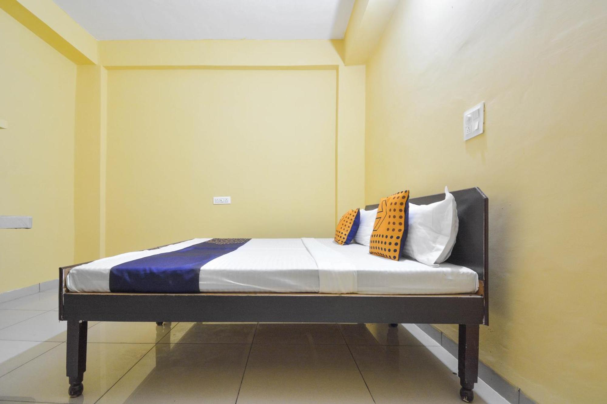 Spot On Hotel Diamond Sohana Bagian luar foto