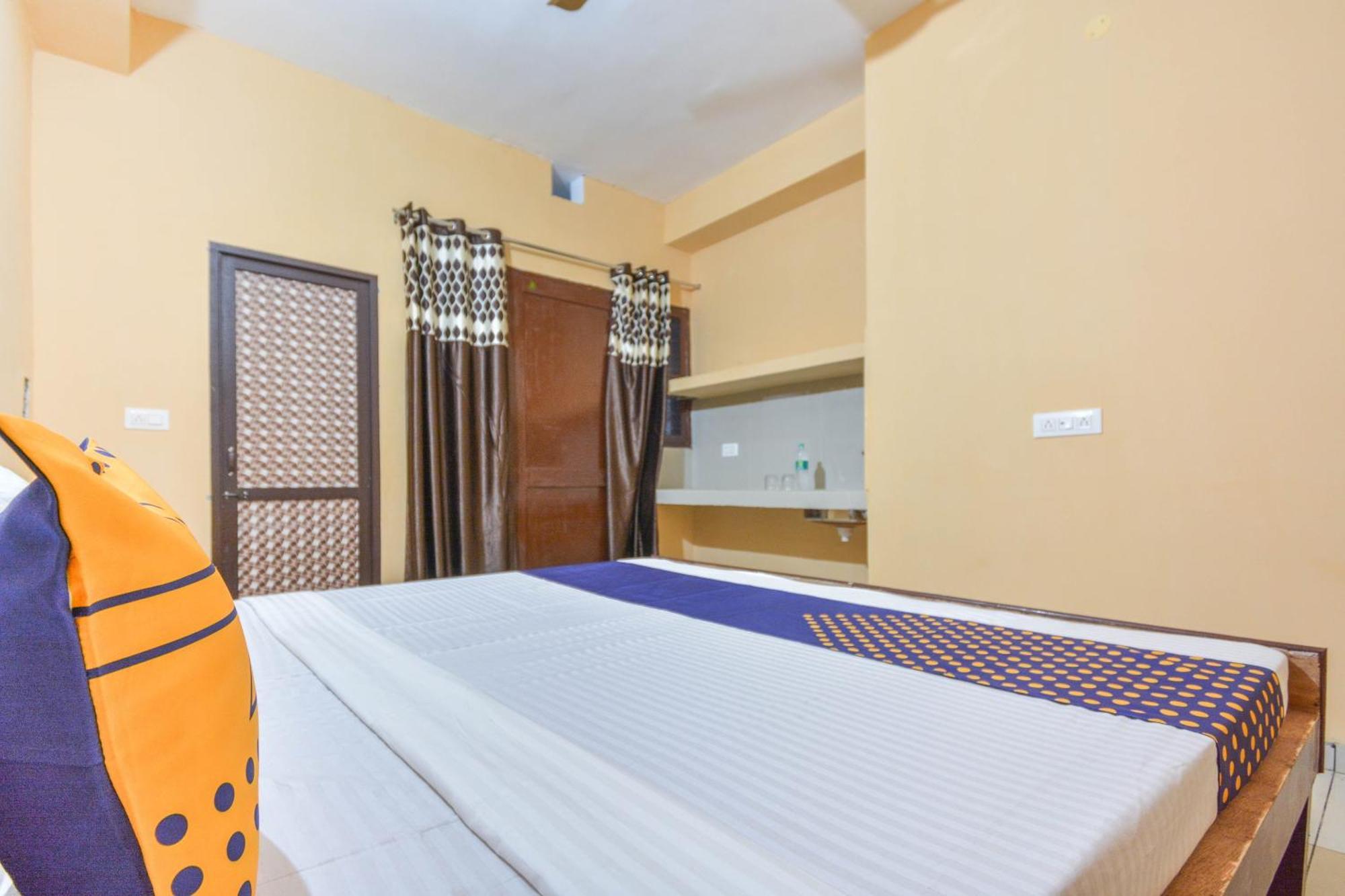 Spot On Hotel Diamond Sohana Bagian luar foto