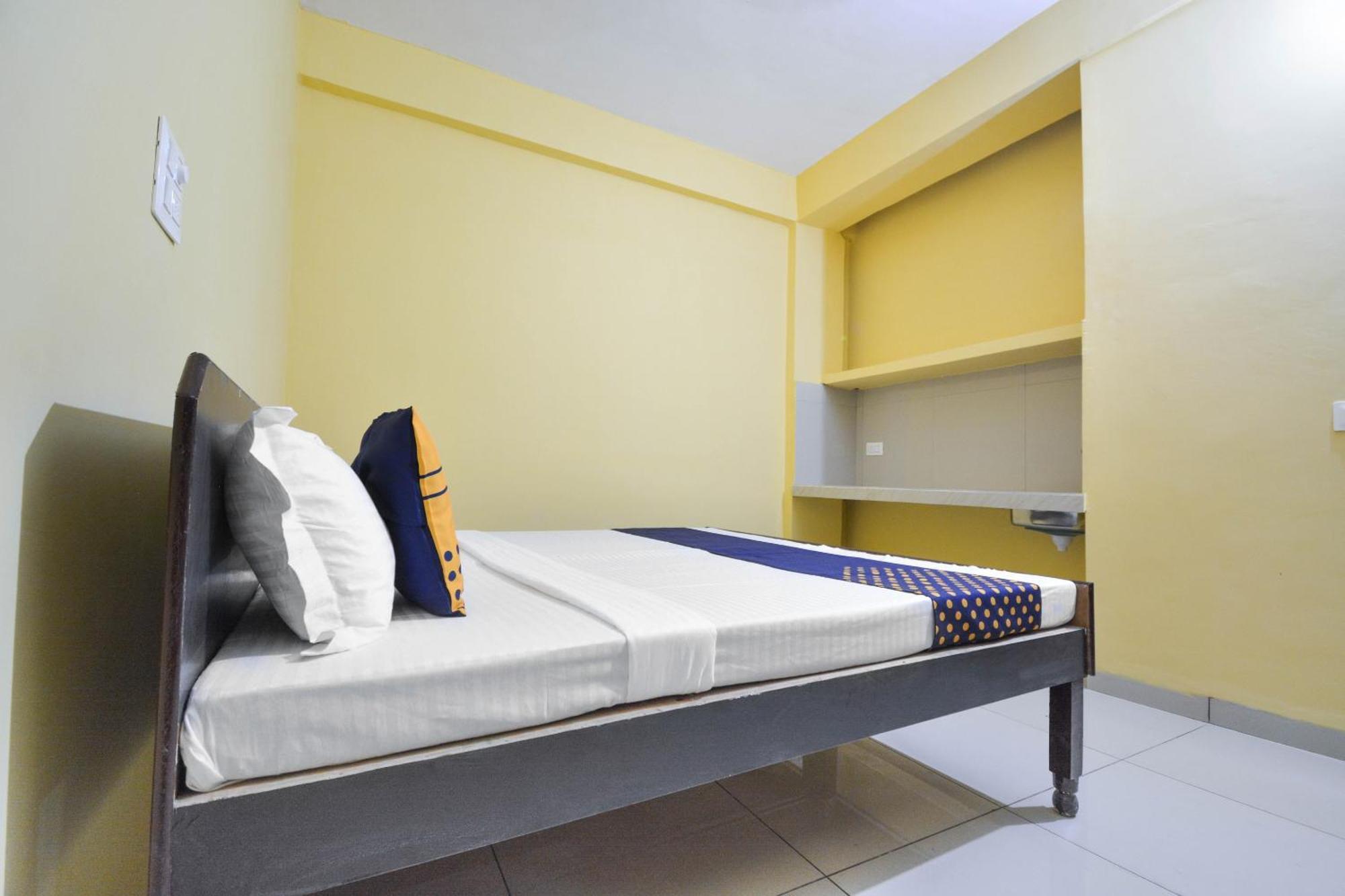 Spot On Hotel Diamond Sohana Bagian luar foto