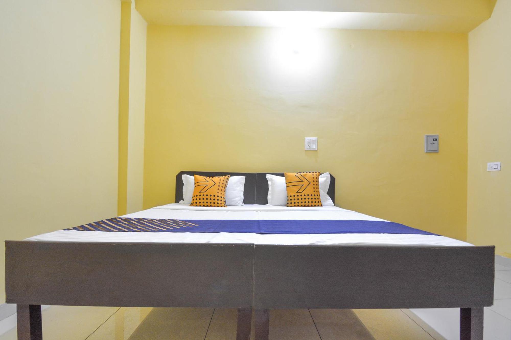 Spot On Hotel Diamond Sohana Bagian luar foto