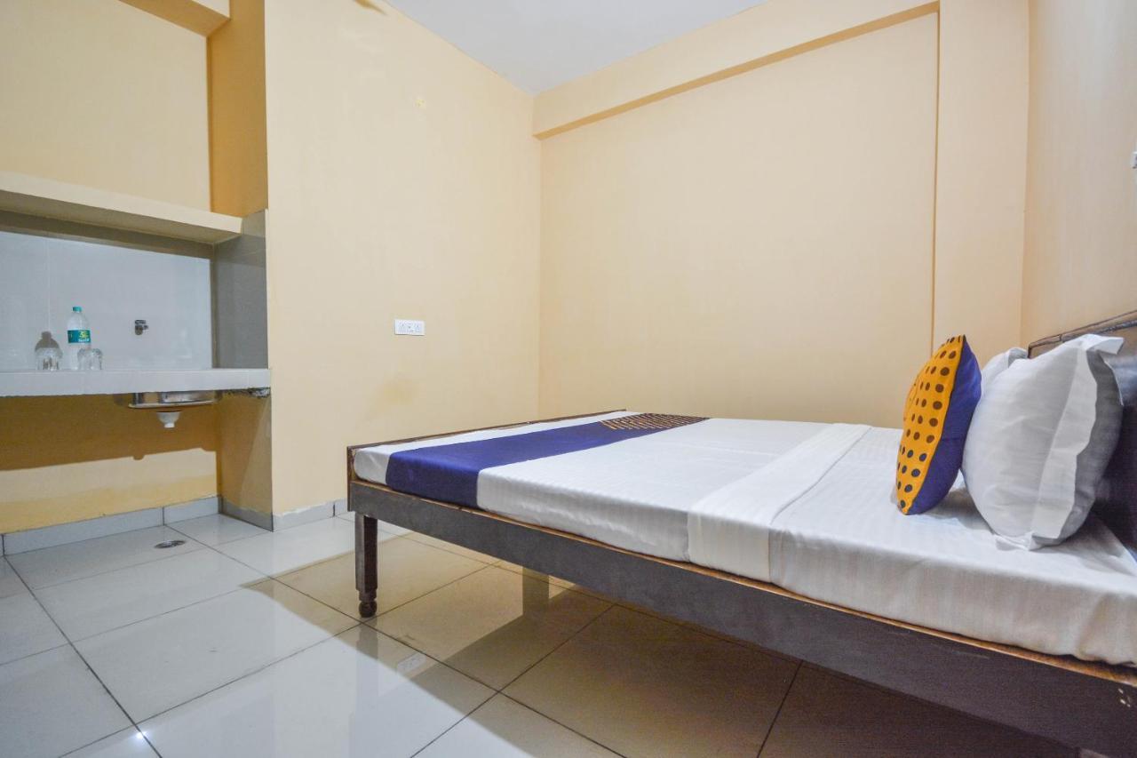 Spot On Hotel Diamond Sohana Bagian luar foto